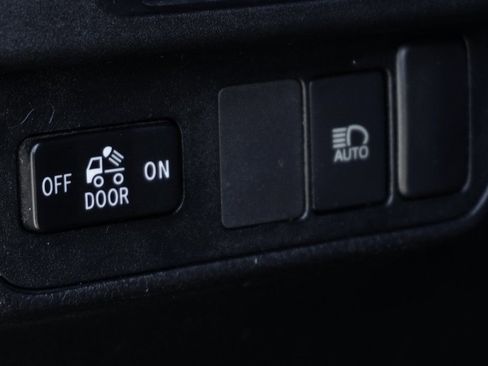 Used 2018 Toyota Tacoma SR5 image 17