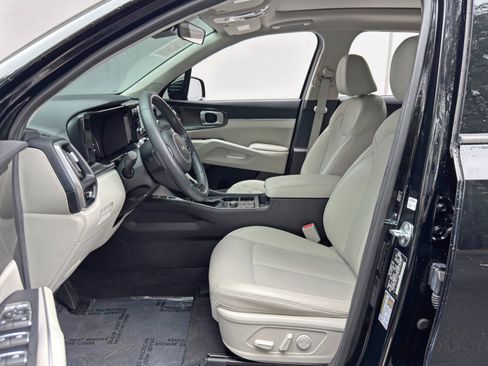 Used 2023 Kia Sorento S w/ Panoramic Sunroof Package FWD image 16
