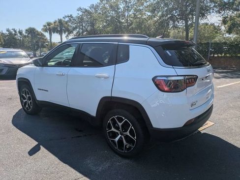 Used 2025 Jeep Compass Limited AWD/4WD image 5