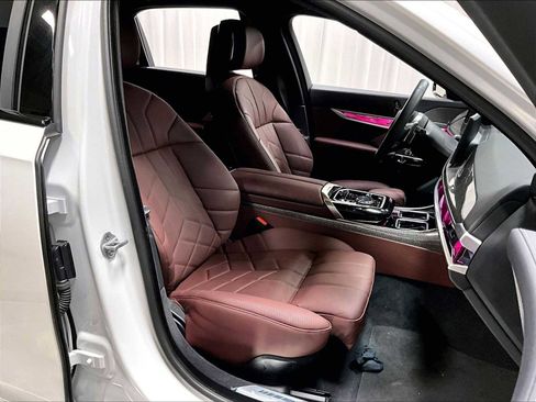 Used 2025 BMW 760i xDrive w/ Premium Package image 30