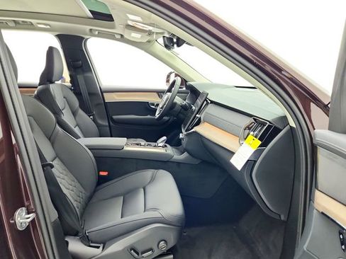New 2025 Volvo XC90 T8 Plus w/ Protection Package Premier image 18