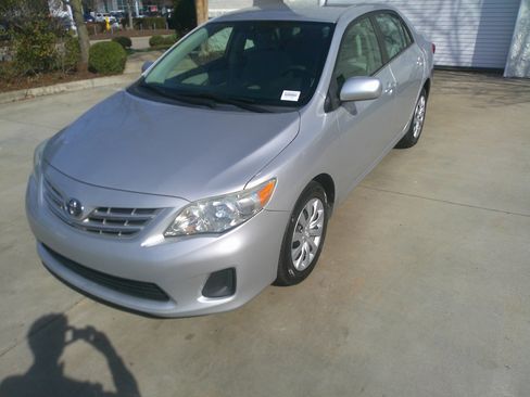 Used 2013 Toyota Corolla LE image 8