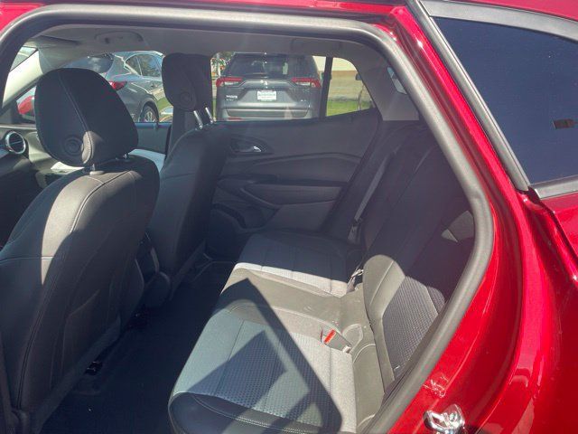 Used 2025 Chevrolet Trax LT FWD image 7