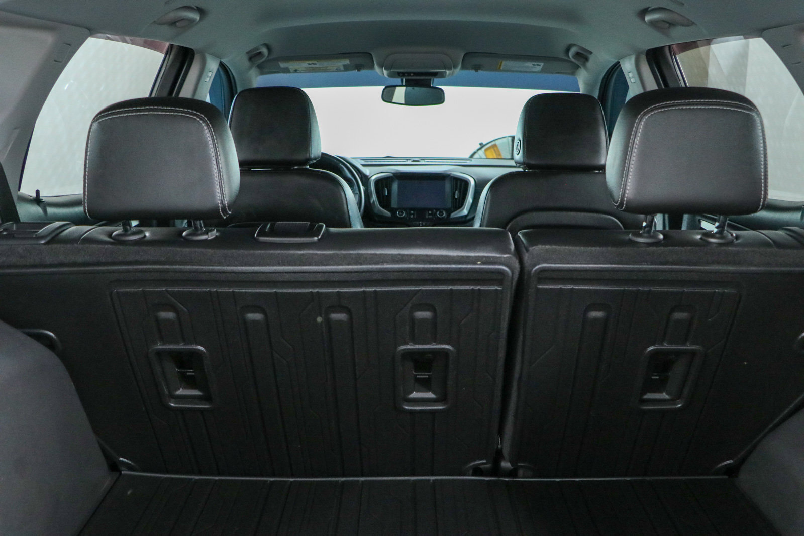 Used 2022 GMC Terrain SLT w/ LPO, Floor Liner Package AWD/4WD image 28