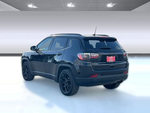 Used 2022 Jeep Compass Altitude w/ Sun and Sound Group image 3