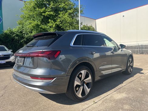 Used 2019 Audi e-tron Prestige w/ Prestige Package AWD/4WD image 4
