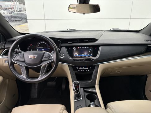 Used 2018 Cadillac XT5 FWD image 18