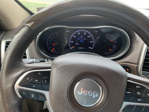 Used 2018 Jeep Grand Cherokee Overland image 16