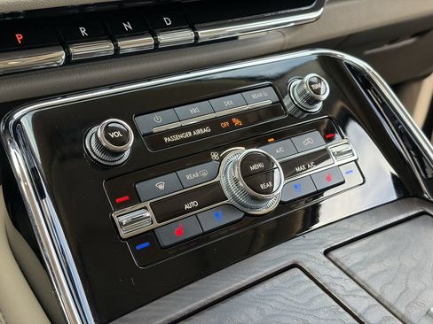 Used 2023 Lincoln Navigator Reserve AWD/4WD image 30