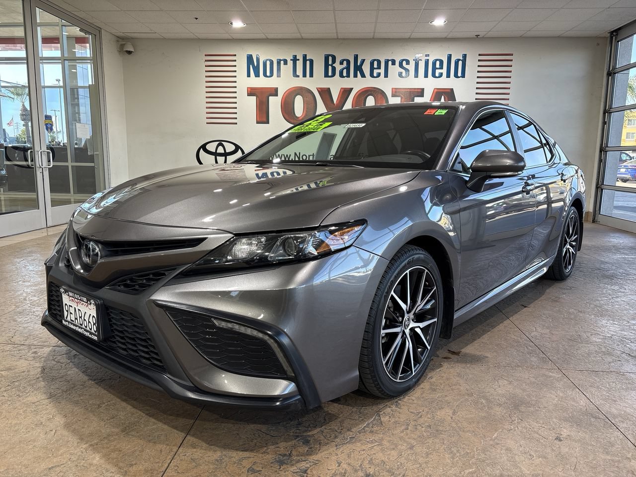 Used 2023 Toyota Camry SE FWD image 6