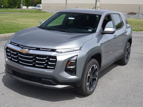 New 2025 Chevrolet Equinox LT w/ Safety and Technology Package image 8