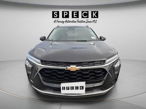 Used 2025 Chevrolet Trax LT image 8