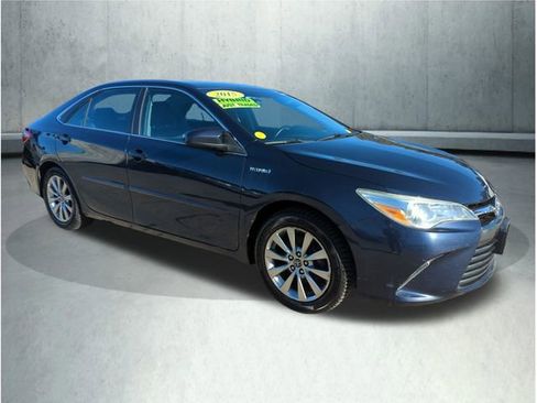 Used 2015 Toyota Camry XLE image 9