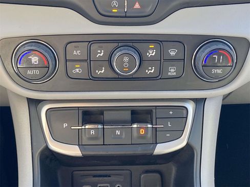 Used 2023 GMC Terrain SLT image 26