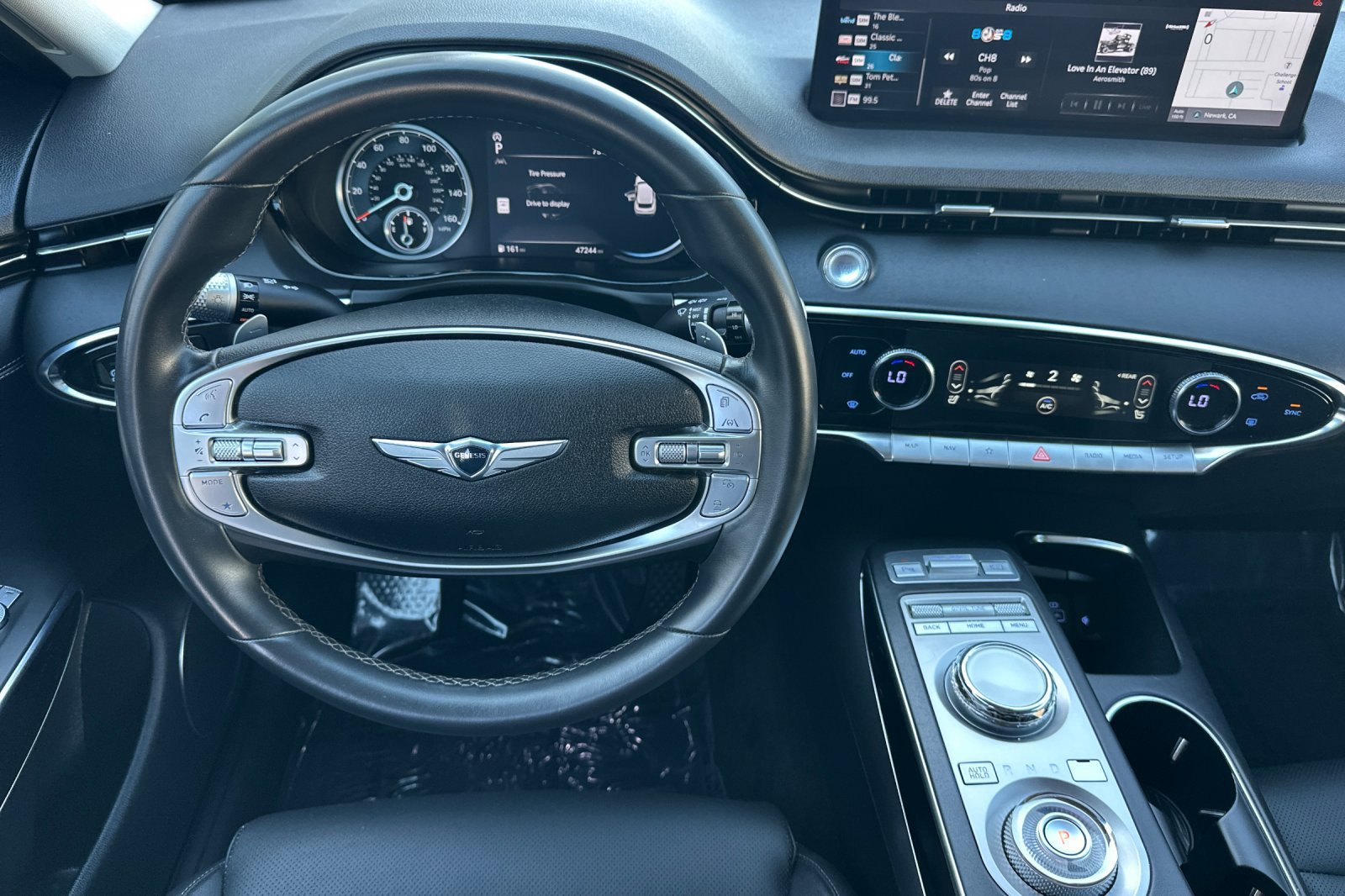 Used 2025 Genesis GV70 2.5T AWD/4WD image 13