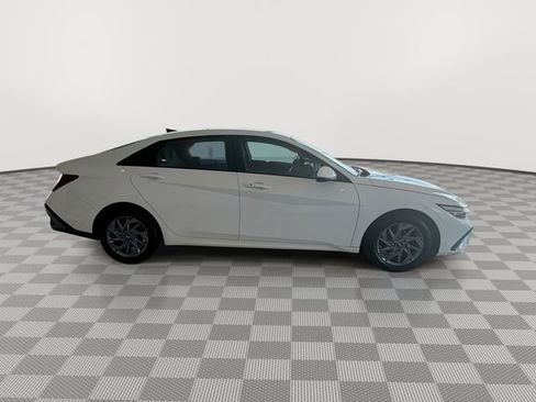 Used 2024 Hyundai Elantra SEL FWD image 12