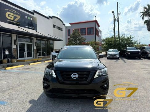 Used 2018 Nissan Pathfinder SL w/ Midnight Edition Package FWD image 2
