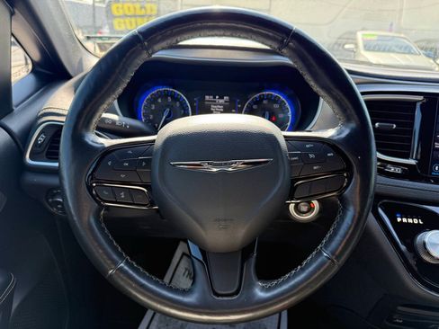 Used 2020 Chrysler Pacifica Touring-L AWD/4WD image 15