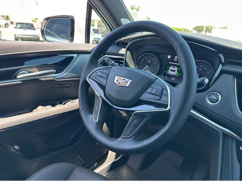 New 2026 Cadillac XT5 Premium Luxury image 8