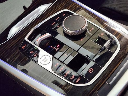 Used 2024 BMW X5 xDrive50e image 20