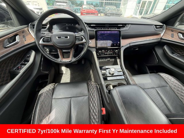 Used 2025 Jeep Grand Cherokee Summit w/ Obsidian Package AWD/4WD image 16
