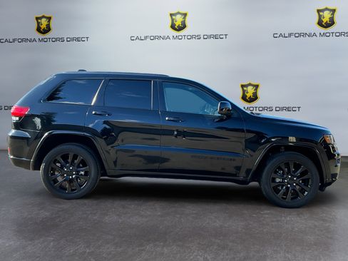 Used 2019 Jeep Grand Cherokee Altitude image 4