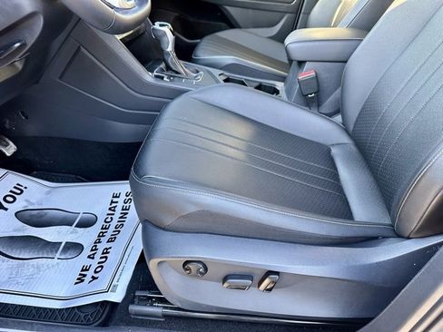 Used 2023 Volkswagen Tiguan SE R-Line image 13