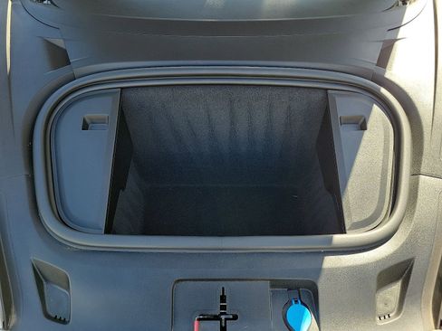 New 2025 Porsche Taycan Turbo AWD/4WD image 31
