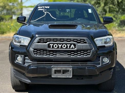 Used 2019 Toyota Tacoma TRD Sport AWD/4WD image 8