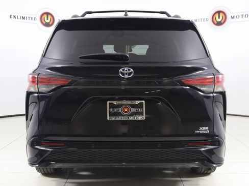 Used 2021 Toyota Sienna XSE image 47