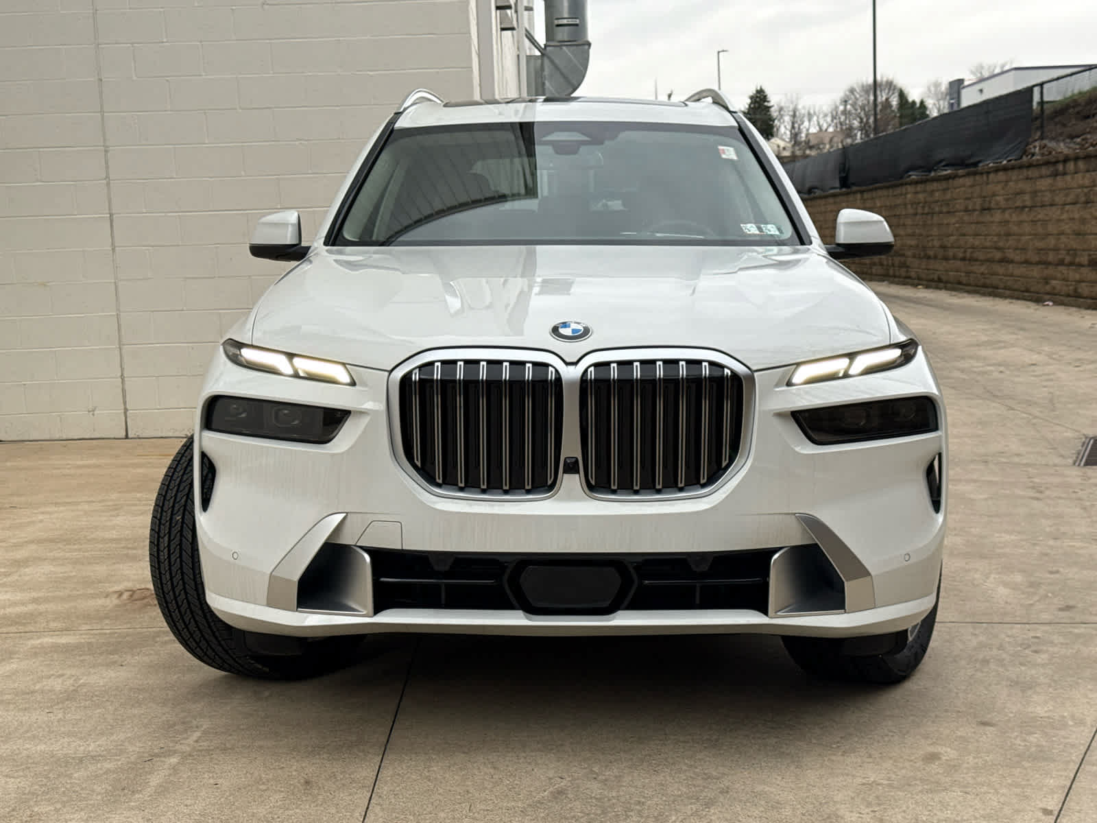 Used 2026 BMW X7 xDrive40i w/ Premium Package AWD/4WD image 2
