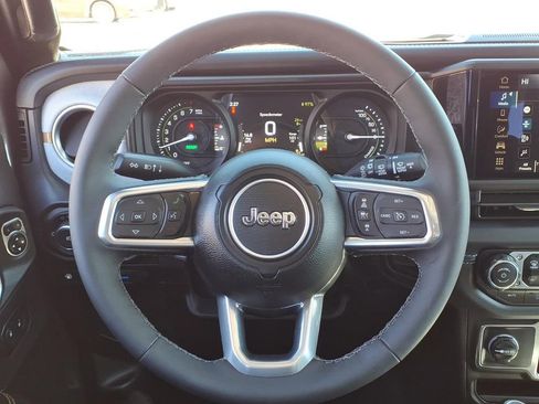 Used 2025 Jeep Wrangler Unlimited Sahara image 20