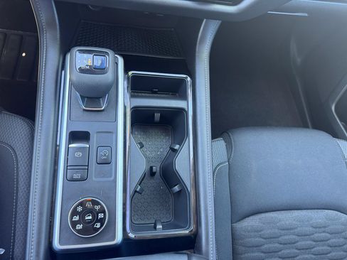 Used 2022 Nissan Pathfinder SV AWD/4WD image 18