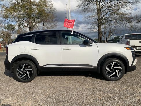 New 2026 Nissan Kicks SV w/ SV Premium Package image 2