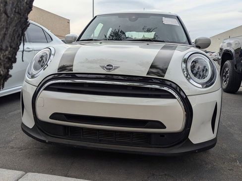 Used 2023 MINI Cooper 4-Door Hardtop image 2