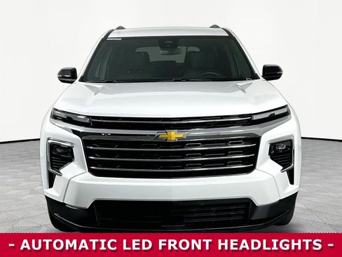 Used 2026 Chevrolet Traverse LT AWD/4WD image 2