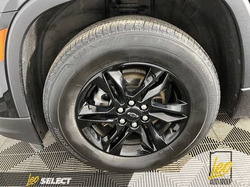 Used 2023 Chevrolet Traverse LT FWD image 23