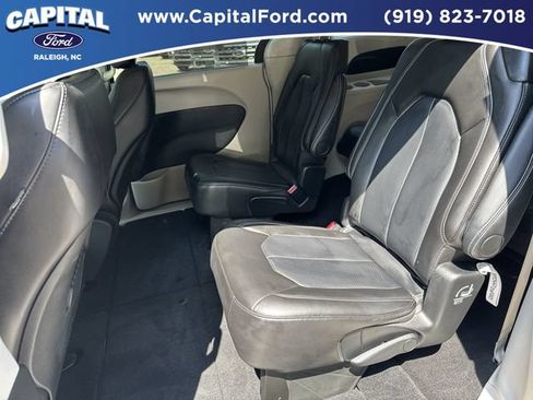 Used 2024 Chrysler Pacifica Touring-L FWD image 17