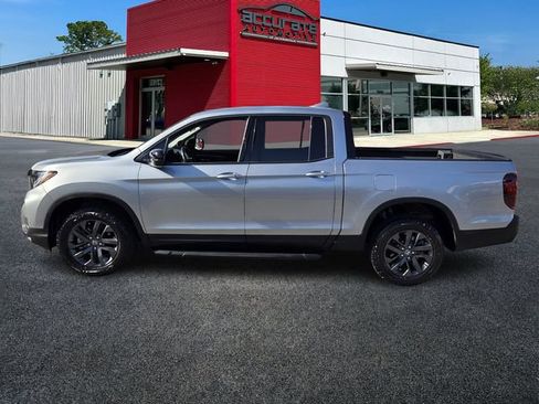 Used 2024 Honda Ridgeline Sport image 2