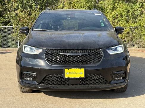 New 2026 Chrysler Pacifica Select w/ S Appearance Package image 3