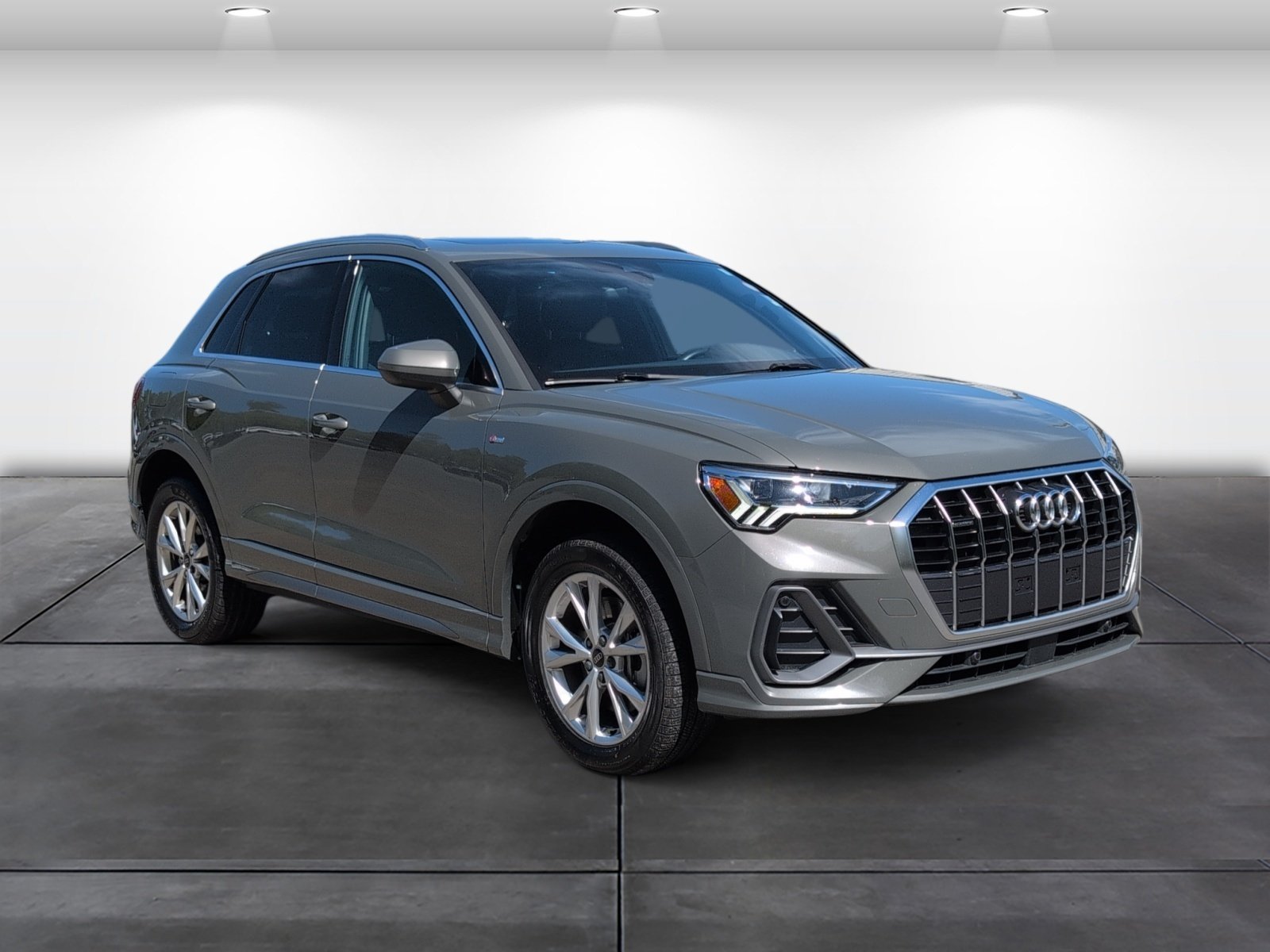 Used 2025 Audi Q3 2.0T Premium AWD/4WD image 2