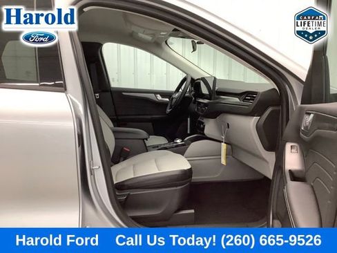 Used 2024 Ford Escape SE image 12