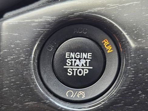 Used 2018 Jeep Grand Cherokee Altitude image 22