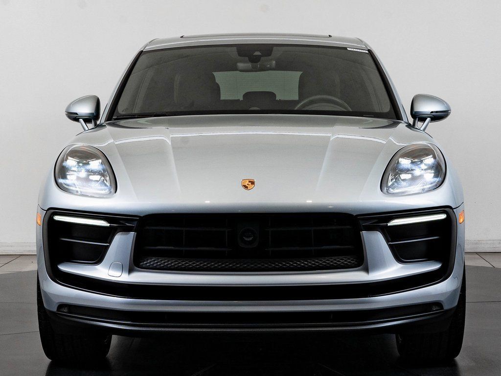 Certified 2025 Porsche Macan AWD/4WD image 11