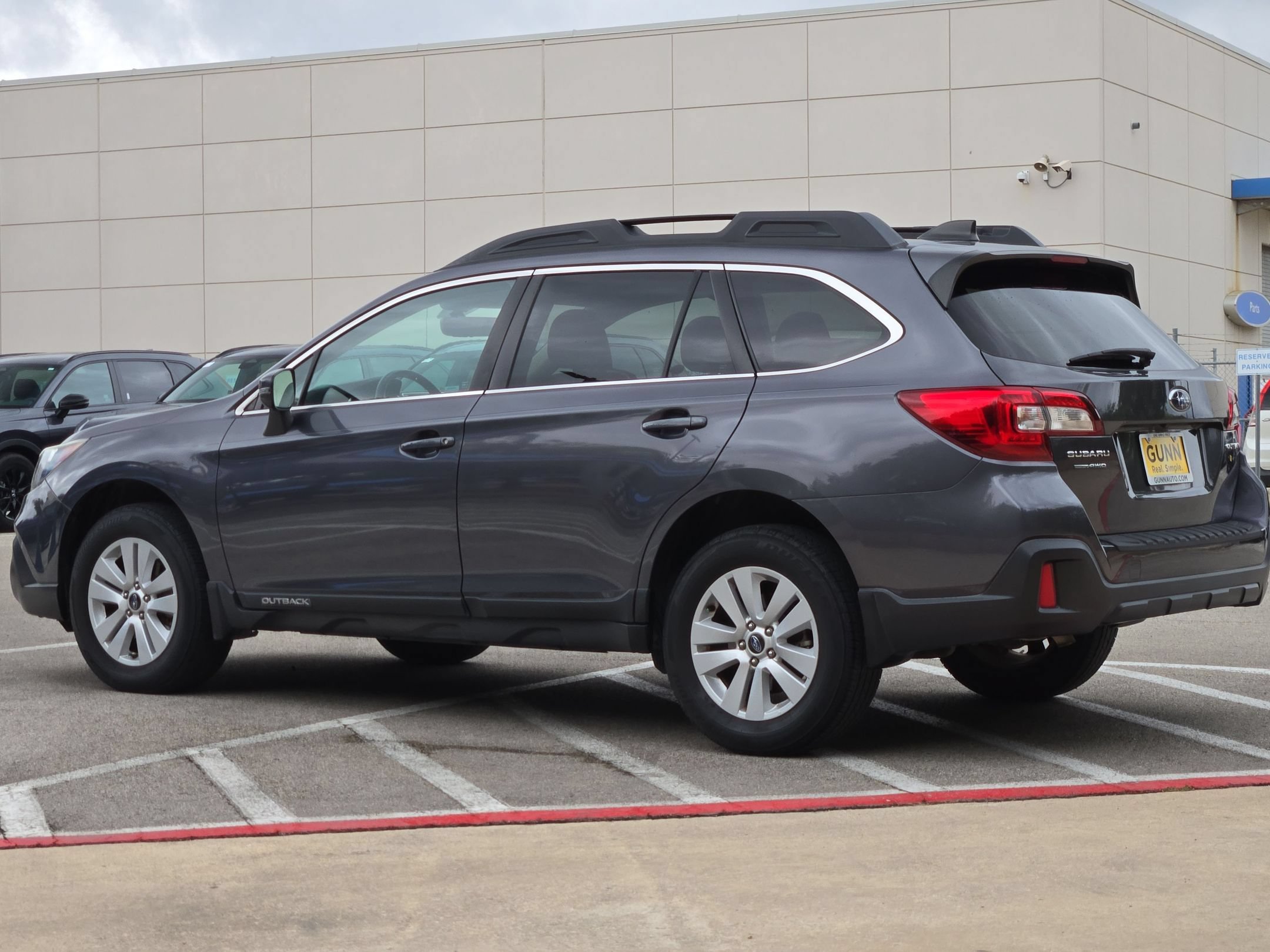 Used 2019 Subaru Outback 2.5i Premium w/ Popular Package #2 AWD/4WD image 5