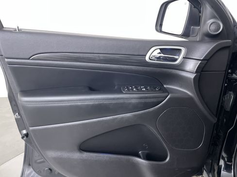 Used 2021 Jeep Grand Cherokee Laredo image 10