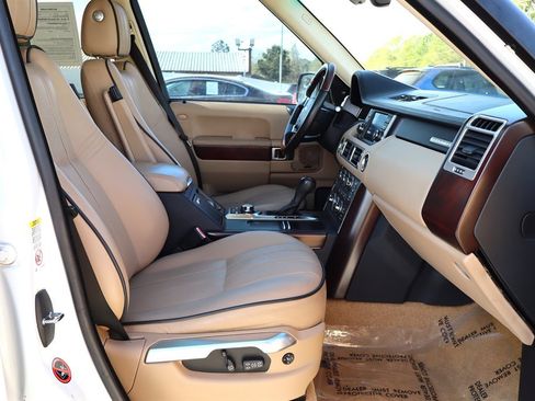 Used 2011 Land Rover Range Rover HSE LUX image 16