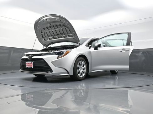 Used 2024 Toyota Corolla LE image 9