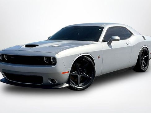 Used 2019 Dodge Challenger R/T Scat Pack RWD image 3