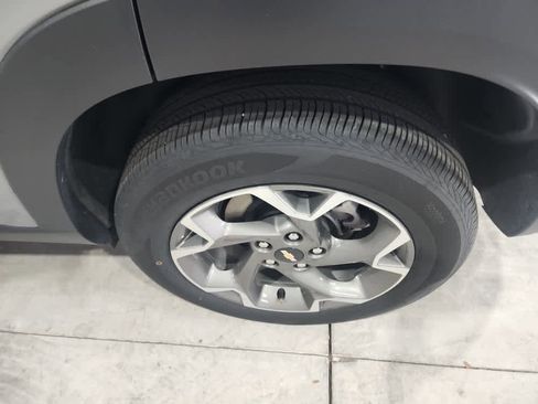 Used 2025 Chevrolet Trax LT image 11